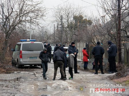 Правоохоронці розшукують житомирянина за підозрою у вбивстві матері і доньки