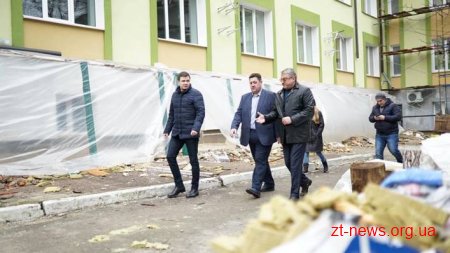 Ігор Гундич на вихідних перевірив хід робіт на об’єктах, які реконструюють у Житомирі