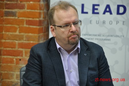 Аспен Інститут презентував для громадськості області методики діалогу та збірник «Тексти для роздумів»