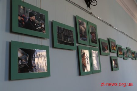 У Житомирі до Дня Героїв Небесної Сотні відкрили фотовиставку