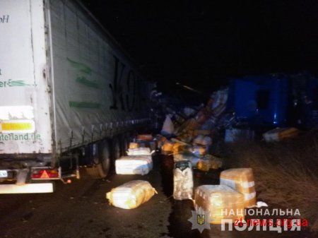 У Житомирському районі зіткнулись три вантажівки