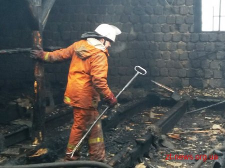 У Бердичеві горіла будівля меблевого цеху