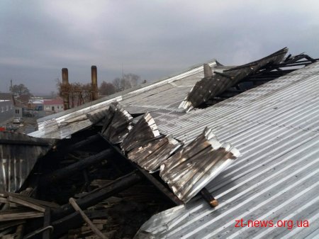 У Бердичеві горіла будівля меблевого цеху