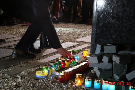 Сотні житомирян на майдані Корольова вшанували пам’ять Героїв Небесної Сотні