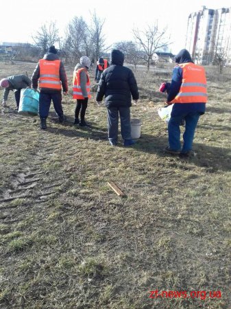 У Житомирі розпочали прибирання вулиць від сміття