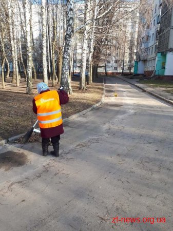 У Житомирі розпочали прибирання вулиць від сміття