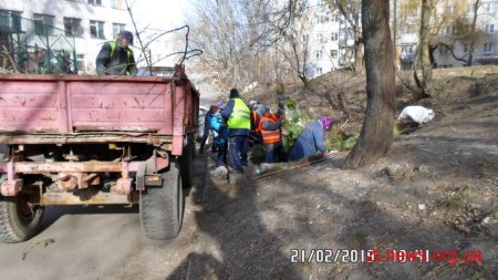 У Житомирі розпочали прибирання вулиць від сміття