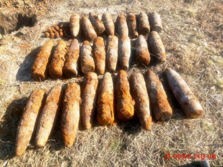 Піротехніки ДСНС знищили 26 вибухонебезпечних предметів, які виявили поблизу c. Студениця