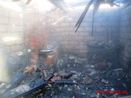 Пожежа забрала життя чоловіка, який жив у господарській будівлі