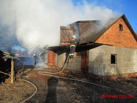 Пожежа забрала життя чоловіка, який жив у господарській будівлі