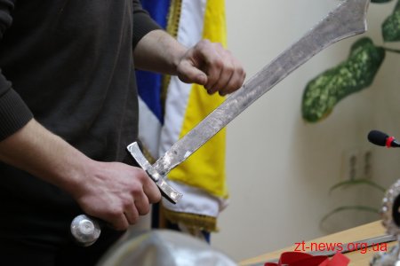 В прес-центрі міськради відбулася зустріч із спортсменом з середньовічного бою Василем Назаровим