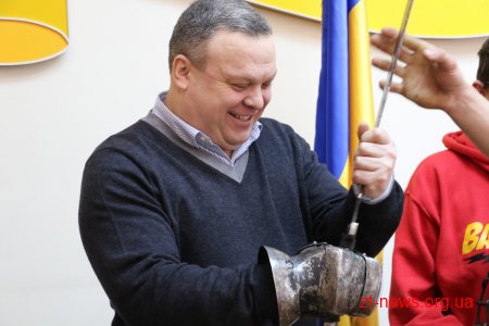 В прес-центрі міськради відбулася зустріч із спортсменом з середньовічного бою Василем Назаровим