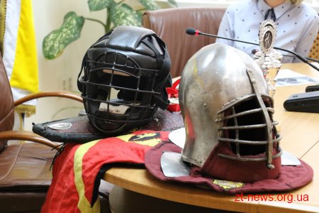 В прес-центрі міськради відбулася зустріч із спортсменом з середньовічного бою Василем Назаровим