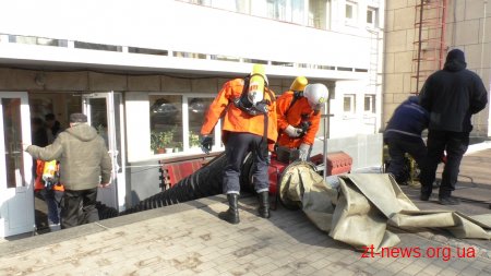 Рятувальники ліквідували умовну пожежу в драмтеатрі