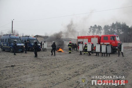 На Житомирщині поліцейські провели масштабні тактико-спеціальні навчання