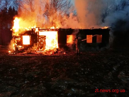 В Овруцькому районі на окраїні села згорів приватний будинок