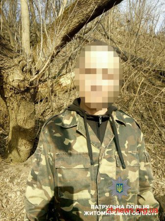 У Житомирі патрульні затримали чоловіків з предметами схожими на зброю
