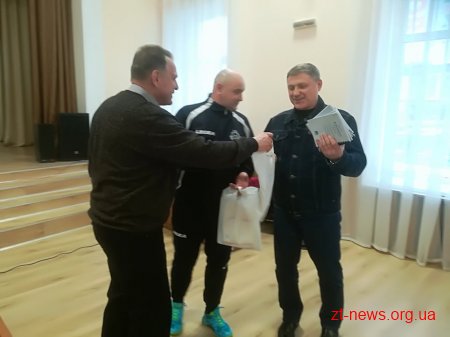 У Житомирській гімназії №23 кияни презентували гру «флорбол»