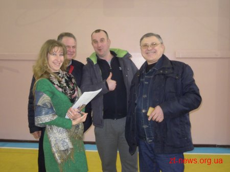 У Житомирській гімназії №23 кияни презентували гру «флорбол»