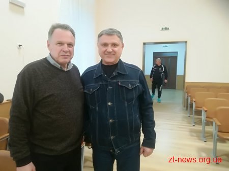 У Житомирській гімназії №23 кияни презентували гру «флорбол»