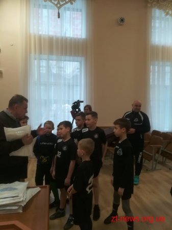 У Житомирській гімназії №23 кияни презентували гру «флорбол»