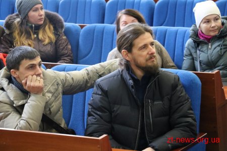 Батьки невакцинованих дітей прийшли до міської ради
