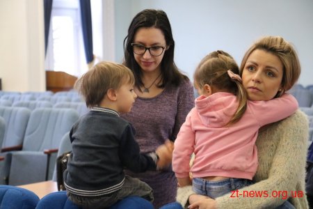 Батьки невакцинованих дітей прийшли до міської ради