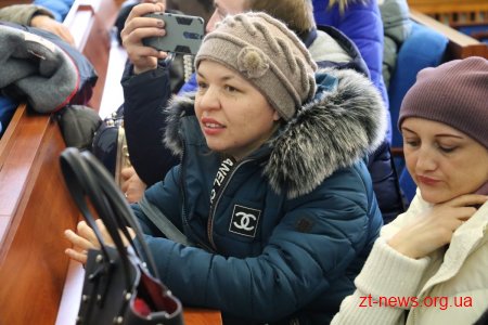Батьки невакцинованих дітей прийшли до міської ради