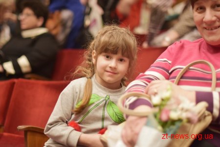 Ігор Гундич та Володимир Ширма привітали жінок-педагогів та медиків зі святом весни