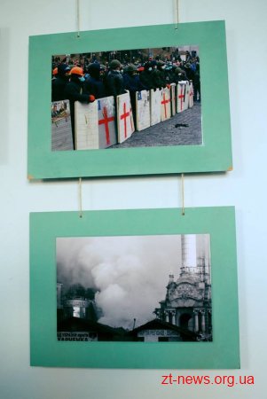Житомирські школярі відвідали фотовиставку «Скам’янілі душі»
