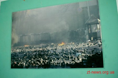 Житомирські школярі відвідали фотовиставку «Скам’янілі душі»