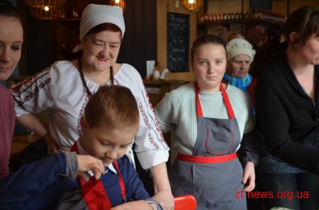 У Житомирі відбувся майстер-клас для сімей, які опинились у складних життєвих обставинах