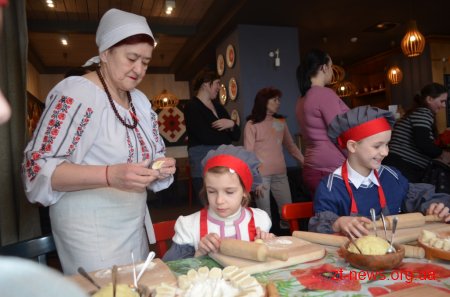 У Житомирі відбувся майстер-клас для сімей, які опинились у складних життєвих обставинах