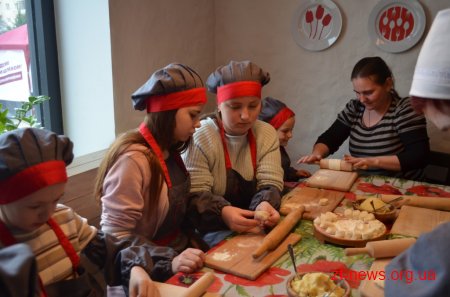 У Житомирі відбувся майстер-клас для сімей, які опинились у складних життєвих обставинах