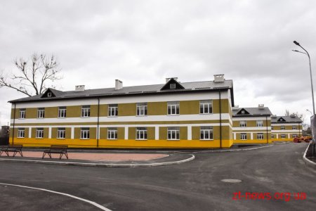 На Житомирщині Петро Порошенко відкрив перші 4 гуртожитки для військових