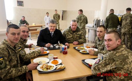На Житомирщині Петро Порошенко відкрив перші 4 гуртожитки для військових