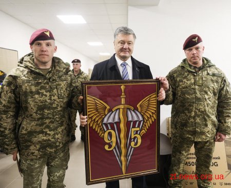 На Житомирщині Петро Порошенко відкрив перші 4 гуртожитки для військових