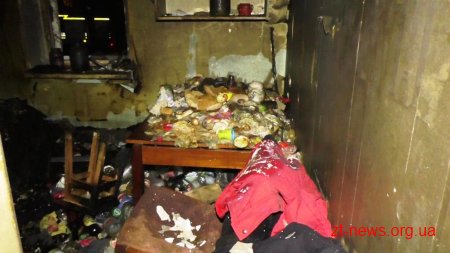 У Житомирі сталася пожежа в захаращеній сміттям квартирі 15-поверхівки
