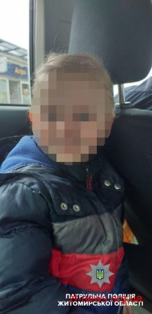 В Житомирі патрульні виявили 4-річну дівчинку, яка одна гуляла містом