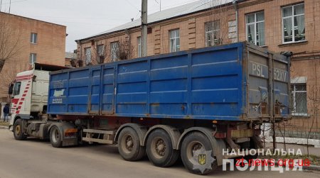 Неподалік Бердичева місцеві мешканці зупинили львівський сміттєвоз та викликали поліцію