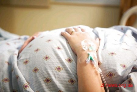 У Черняхові поліцейські розпочали розслідування обставин смерті породіллі та дитини
