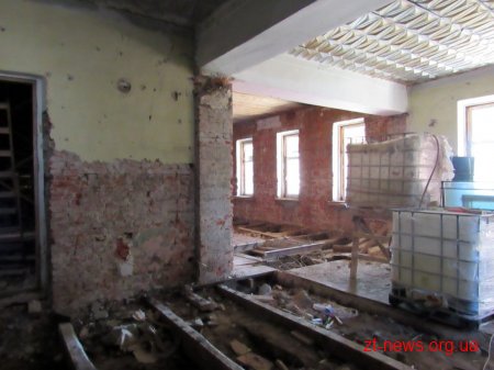 У Малинському БК вже влаштували покрівлю із металочерепиці