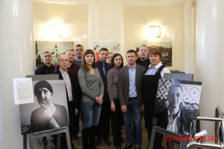У міській раді відкрили фотовиставку «Освіта-шлях додому»