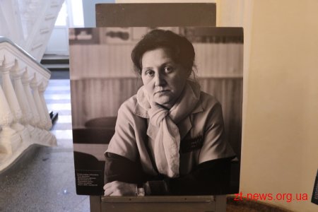 У міській раді відкрили фотовиставку «Освіта-шлях додому»