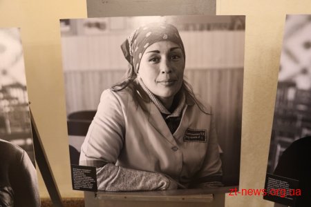 У міській раді відкрили фотовиставку «Освіта-шлях додому»