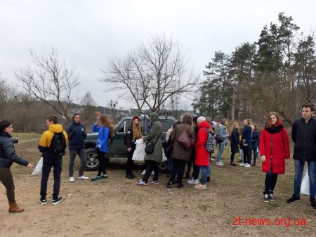 У Житомирі студенти ЖДТУ прибрали від сміття прибережну смугу річки Тетерів