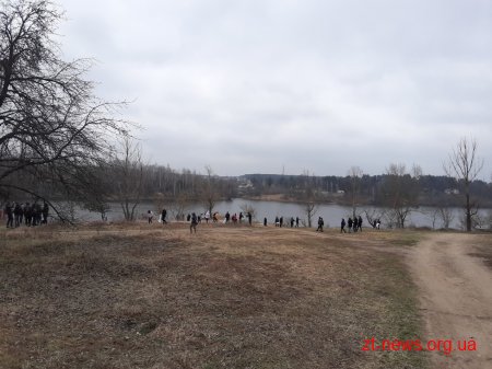 У Житомирі студенти ЖДТУ прибрали від сміття прибережну смугу річки Тетерів