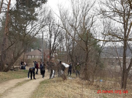 У Житомирі студенти ЖДТУ прибрали від сміття прибережну смугу річки Тетерів