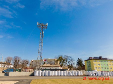 На стадіоні «Полісся» встановили 70% металоконструкцій під накриття