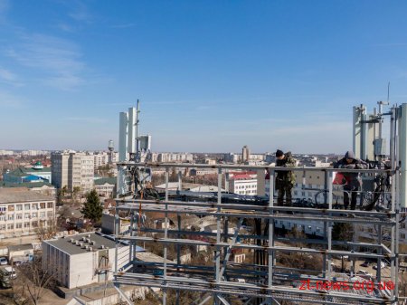 На стадіоні «Полісся» встановили 70% металоконструкцій під накриття
